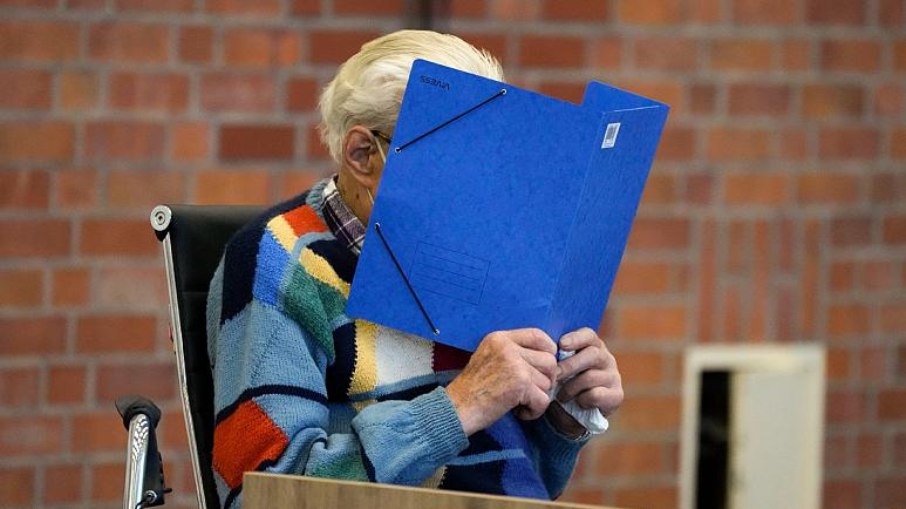 Homem de 101 anos acusado de trabalhar como guarda em campo de concentração é condenado a cinco anos de prisão