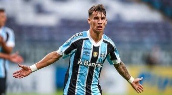 Corinthians deve formalizar proposta por atacante do Grêmio