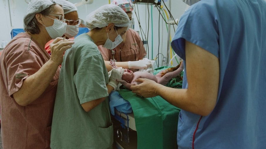 iG Delas conta qual via de parto é mais indicada pelos especialistas, explica riscos da cesariana e cita situações em que ela se faz necessária