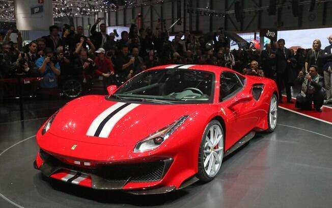 O lançamento da recente da Ferrari no Salão do Automóvel 2018 é a 488 Pista, que chega ao Brasil por R$ 3,7 milhões