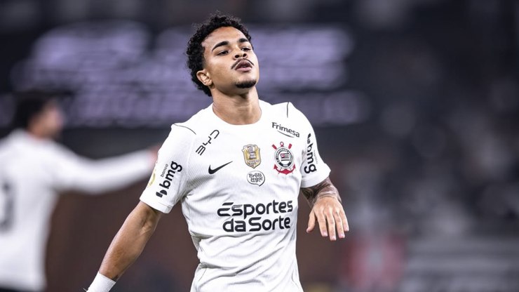 Jogador do Corinthians é denunciado ao STJD em lance polêmico