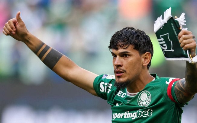 Homenagem da torcida do Palmeiras ao zagueiro Gustavo Gómez
