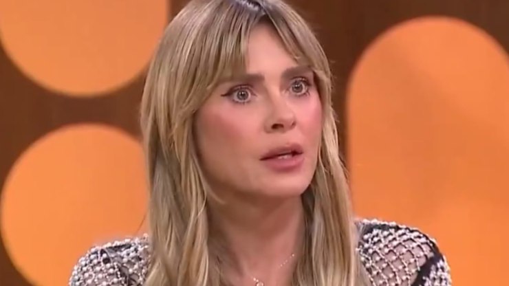 Carolina Dieckmmann emociona ao falar sobre alcoolismo da mãe