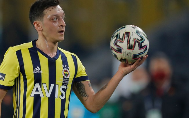 Fenerbahce foi um dos clubes defendidos por Ozil em sua carreira