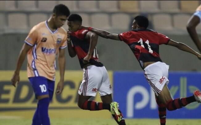 Flamengo não toma conhecimento do Forte (ES), marca dez gols e estreia com vitória na Copinha