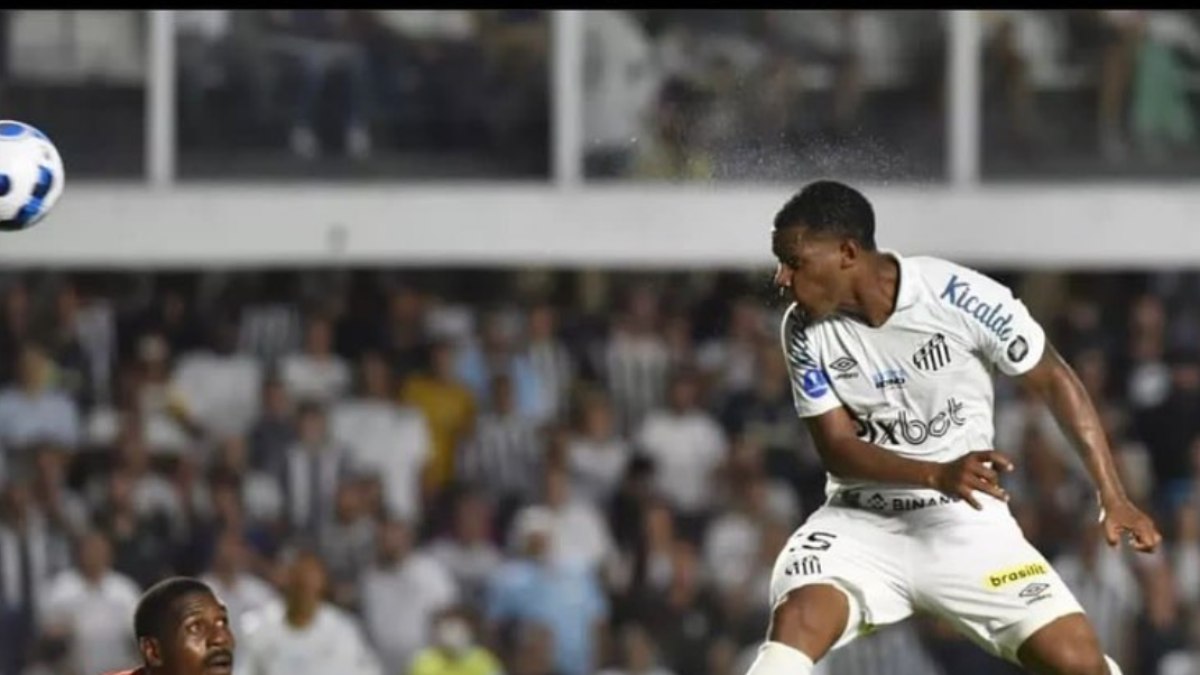 Bryan Angulo no Santos Bryan Angulo no Santos