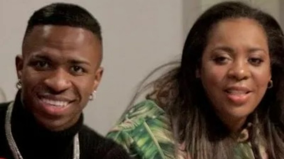 Mãe de Vini Jr, Fernanda ao lado do filho