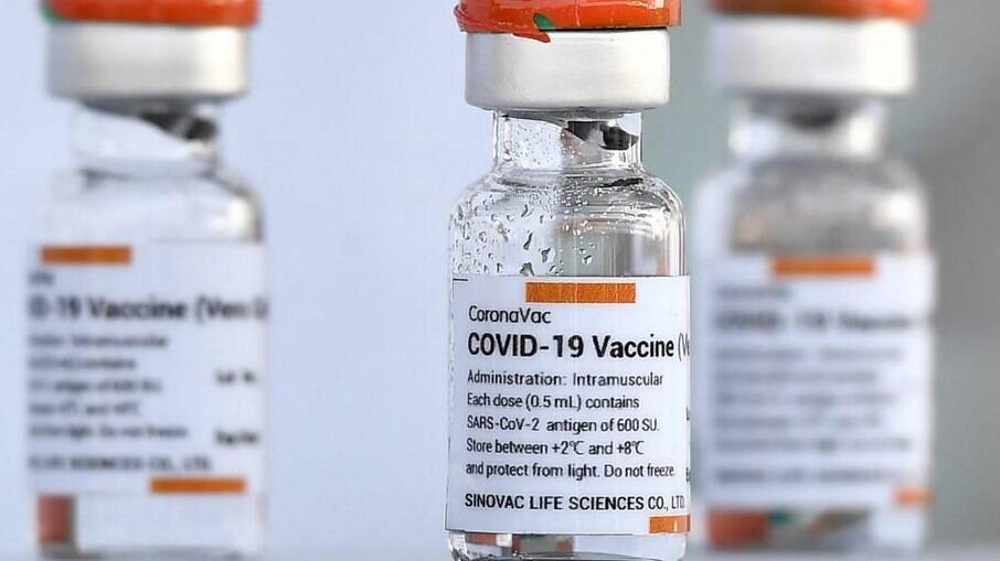 Covid-19: Em 2021, serão produzidas quase 12 bilhões de doses das vacinas