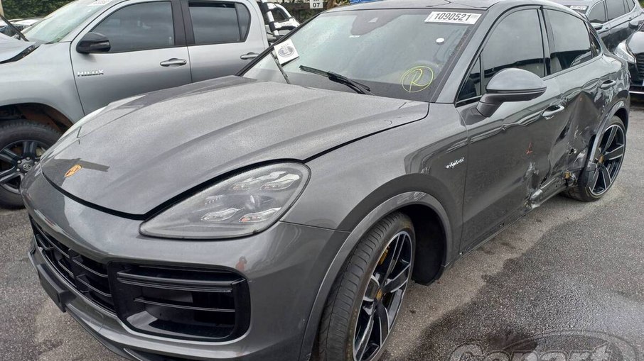 Porsche Cayenne Coupe 2022/2023 está entre os veículos premium disponíveis no leilão.