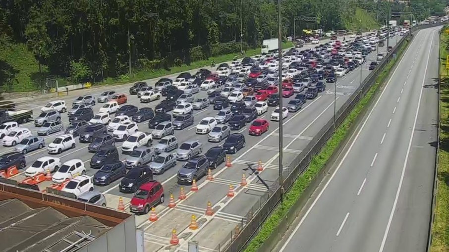 Praça de pedágio é um dos pontos de lentidão