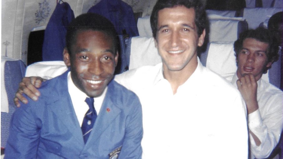 Parreira ao lado de Pelé; ex-treinador foi preparador físico da seleção de 1970