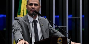 Cleitinho Azevedo lidera disputa por governo de MG