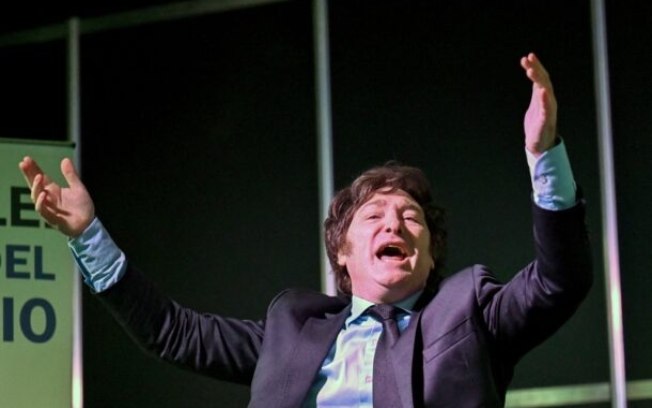 Presidente da Argentina divulga presente que ganhou de Messi 