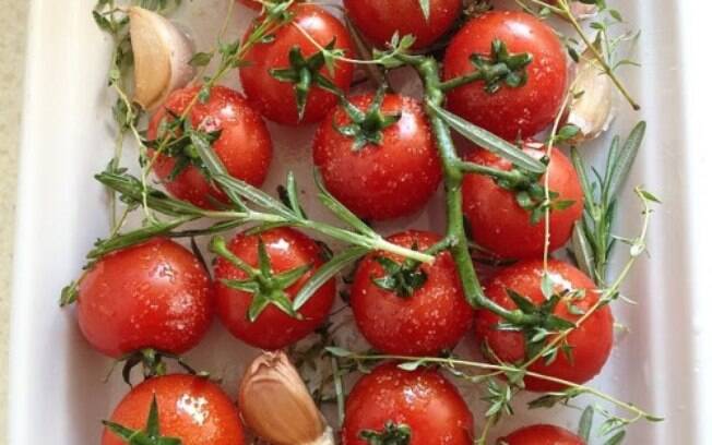 Foto da receita Tomate confit com ervas frescas pronta.