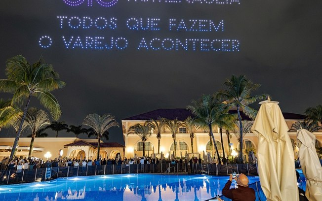 Show de drones da GIC homenageia Varejo e ABRAS