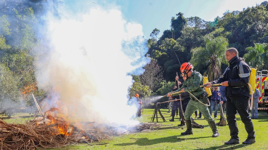 Capacitação busca ampliar os conhecimentos sobre prevenção, combate e resposta aos incêndios florestais Capacitação busca ampliar os conhecimentos sobre prevenção, combate e resposta aos incêndios florestais