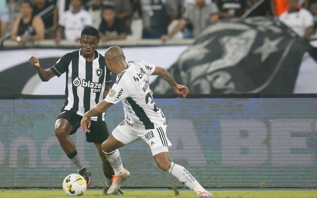 Jeffinho entra bem em mais um jogo do Botafogo e pede passagem na equipe titular