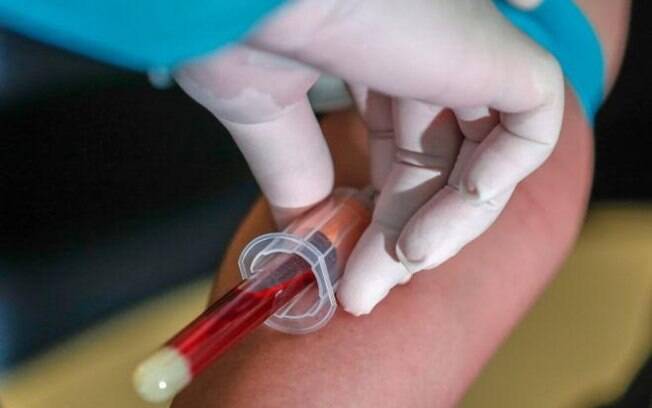 Especialistas alertam que remédios ainda estão em fase de testes portanto não estão liberados para consumo Especialistas alertam que remédios ainda estão em fase de testes portanto não estão liberados para consumo