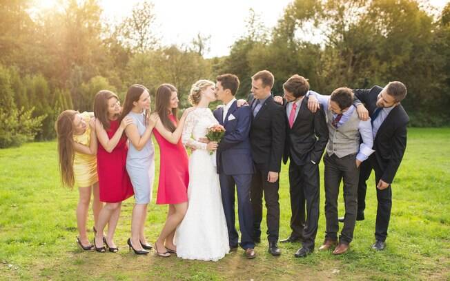 Fotógrafas dão dicas do que convidados devem evitar vestir para não roubar atenção em fotos de casamento