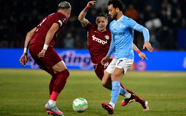 Lazio empata com o Cluj e avança na Liga Conferência