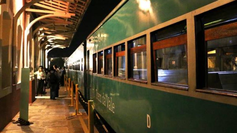 O interior dos vagões é de madeira