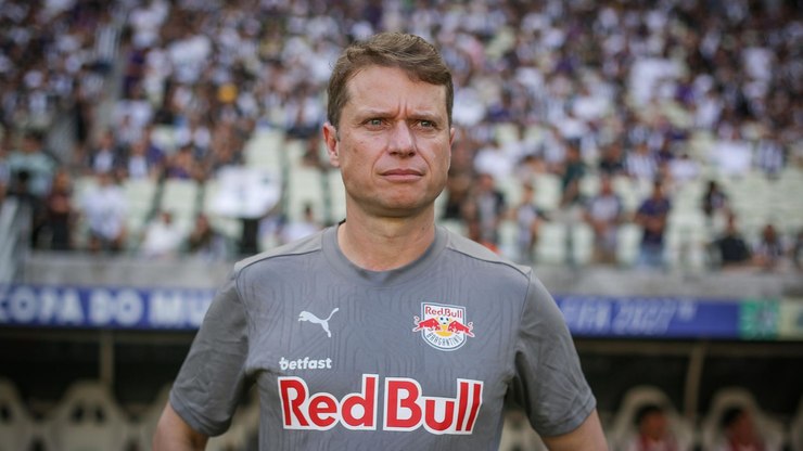 Bragantino anuncia a demissão de Fernando Seabra