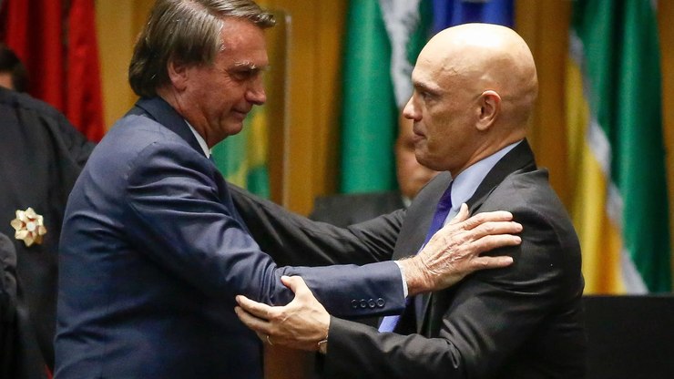 Bolsonaro recorre a presidente Trump em meio a julgamento no STF