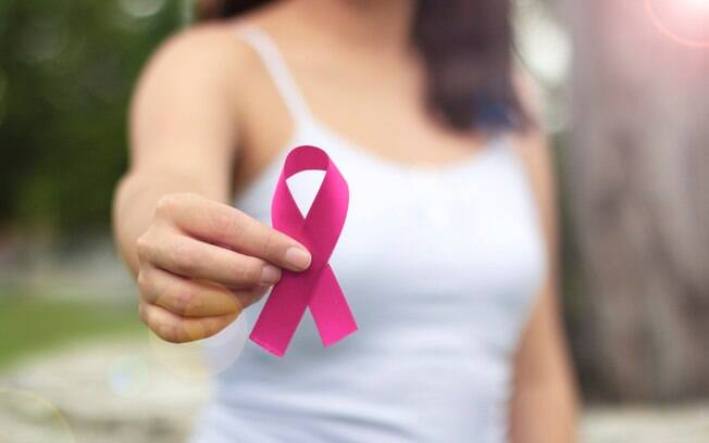 Câncer de mama é o principal tipo da doença entre mulheres