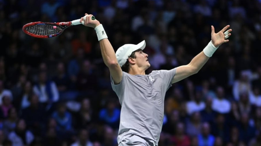 João Fonseca em ação pelo Masters 1000 de Paris 2025