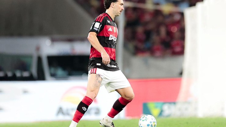 Flamengo volta a zerar defesa e dá alívio a Rossi