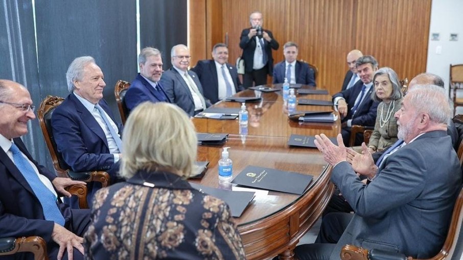Lula e os ministros do STF