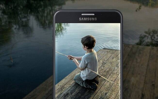 Galaxy J7 Prime tem tela de 5,5 polegadas, câmera traseira de 13 megapixels e 3 GB de memória RAM