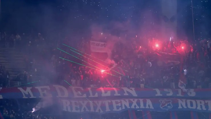 Veja imagens da confusão que cancelou jogo do Fla na Libertadores