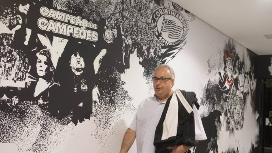 Roberto de Andrade está fora do Corinthians