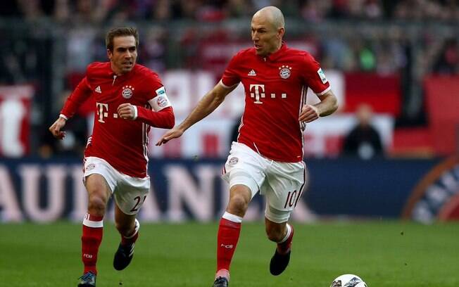 Philipp Lahm ao lado de Arjen Robben, dois dos principais jogadores do Bayern de Munique