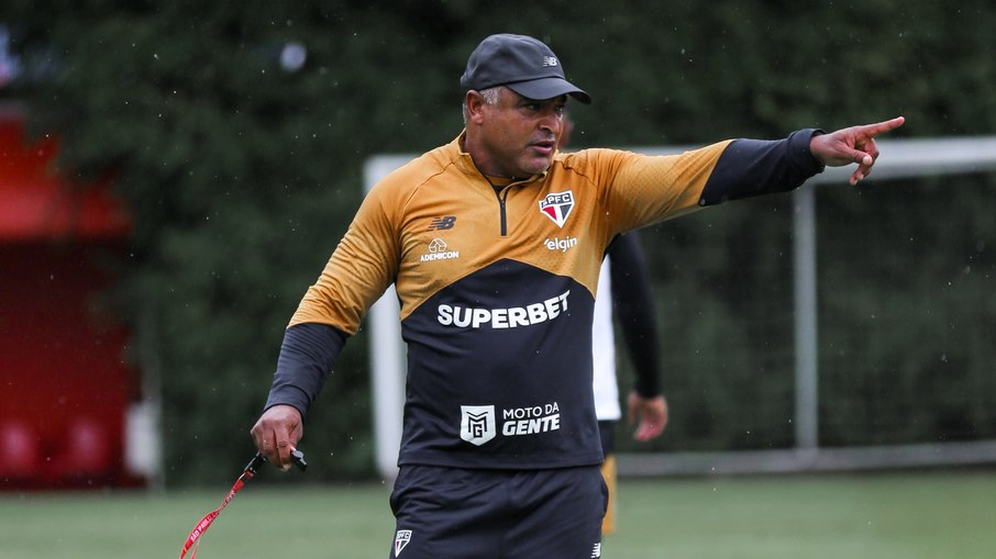 Roger Machdo durante treinamento do São Paulo