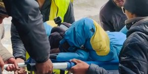 Avalanche deixa centenas de turistas desaparecidos no Nepal