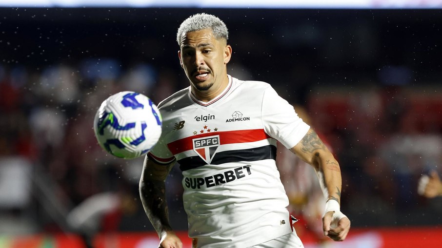 São Paulo e Fortaleza se enfrentam pelo Brasileirão São Paulo e Fortaleza se enfrentam pelo Brasileirão
