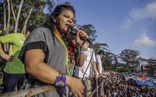 Vice de Guilherme Boulos nas eleições 2018, Sônia Guajajara ganhou projeção internacional pela luta travada em nome dos direitos dos índios e voz ativa no Conselho de Direitos Humanos da ONU (Organização das Nações Unidas)