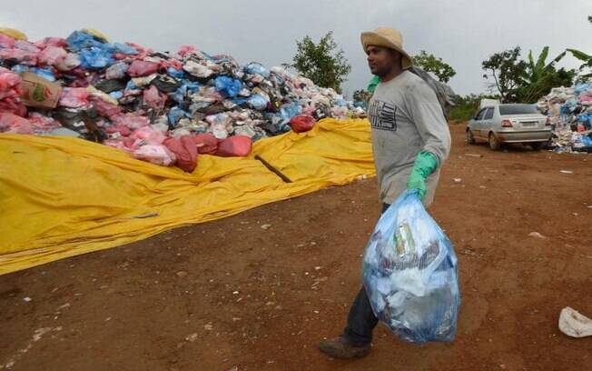 Catadores de material reciclável sofrem impactos da pandemia Catadores de material reciclável sofrem impactos da pandemia