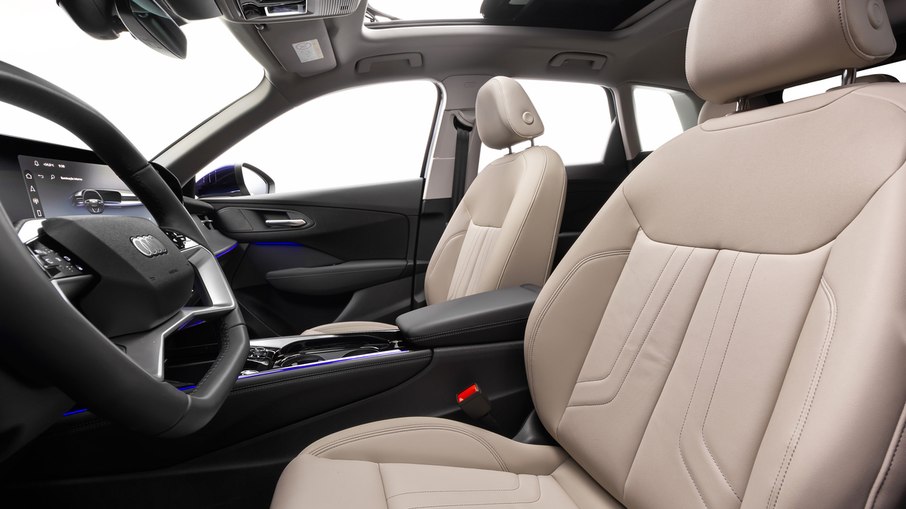Audi Q3 Launch Edition quattro tem bancos dianteiros com ajustes elétricos, aquecimento e memória para o motorista