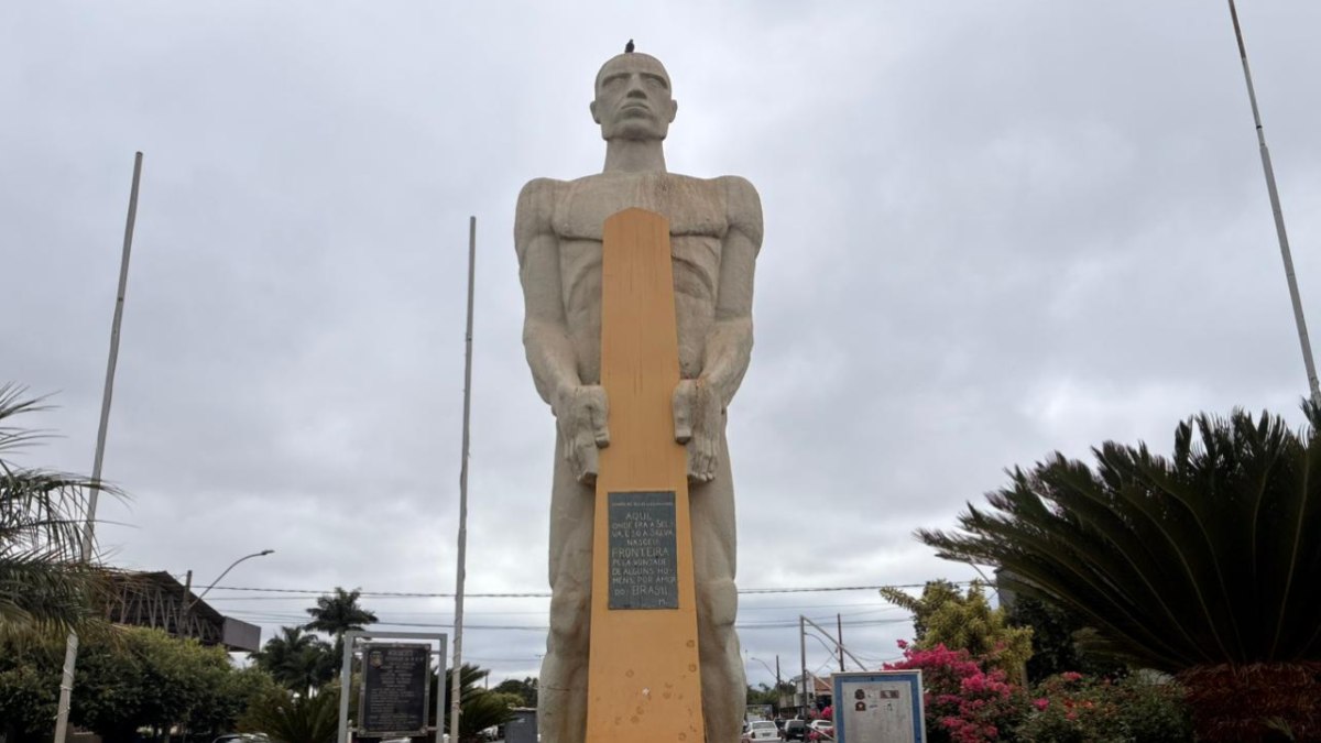 "Peladão" de Fronteira (MG): estátua foi alterada para não chocar