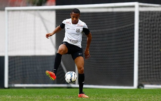 Robinho deverá cumprir pena no Brasil, decide STJ