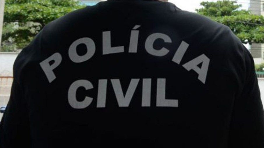 A polícia também iniciou uma investigação para identificar mais possíveis vítimas 