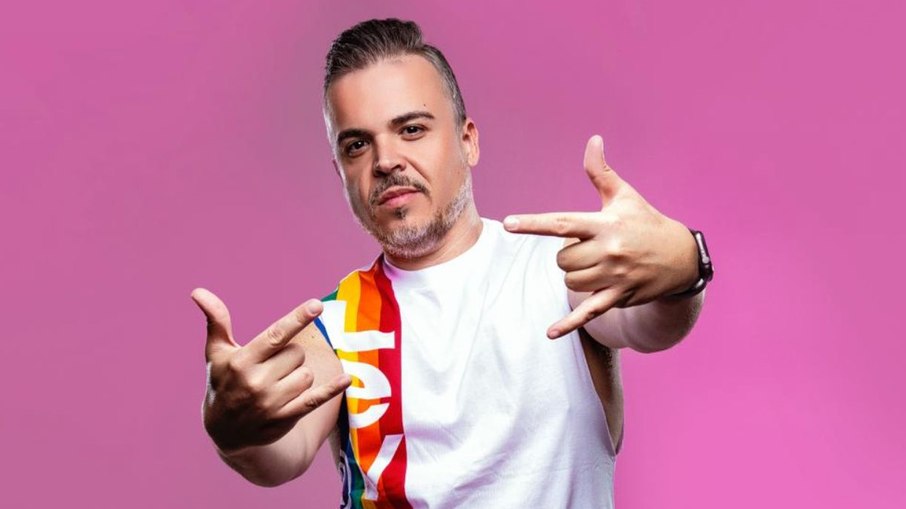 DJ Batata aposta em novo hit de sucesso com a música Deixa Baixo