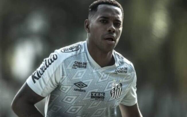 Antes de condenação final, Robinho teve contrato suspenso com o Santos após repercussão negativa