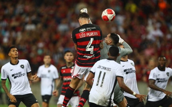 Léo Pereira marca gol da vitória contra o Botafogo