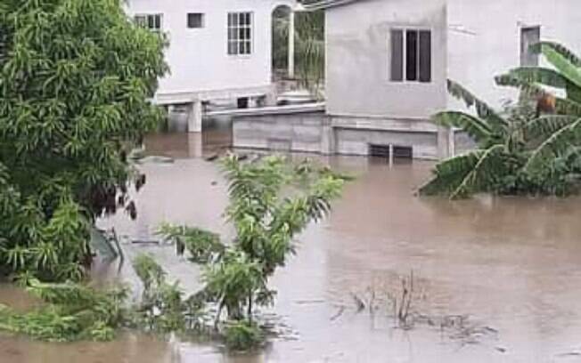 Diversos locais do país ficaram debaixo d'água por conta da forte tempestade