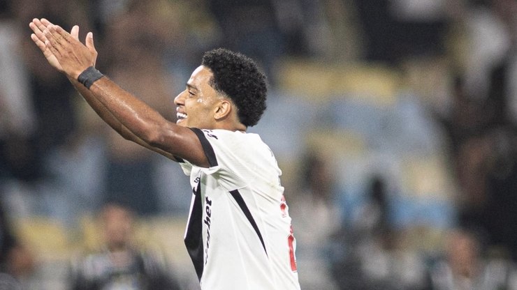 Brenner ganha crédito com a torcida do Vasco após gols contra ex