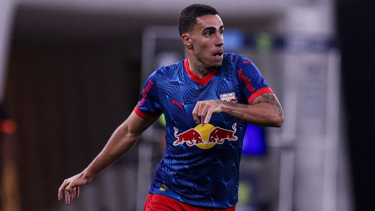 Gabriel Girotto com a camisa do Red Bull Bragantino